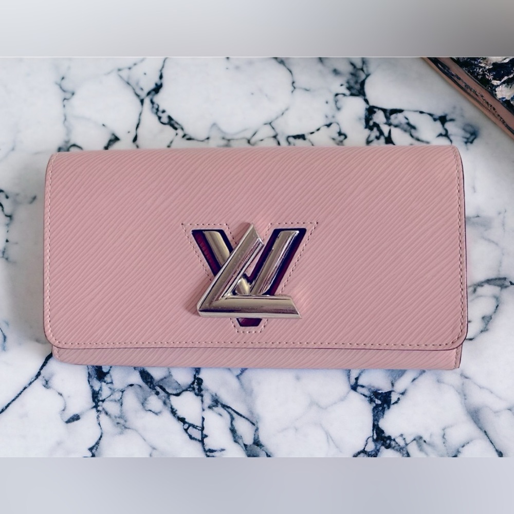 LOUIS VUITTON PINK EPI LOCKME WALLET